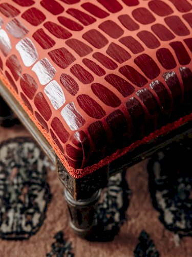 Regis, le repose-pied en bois et simili N°718