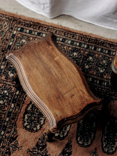 Regis, le repose-pied en bois N°847