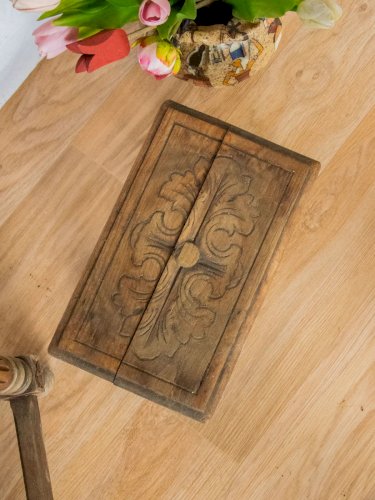 Regis, le repose-pieds en bois N°757