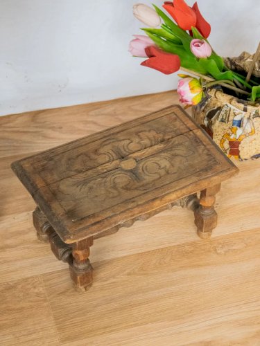 Regis, le repose-pieds en bois N°757