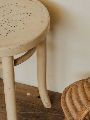 Regis, le tabouret beige en métal N°748