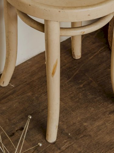 Regis, le tabouret beige en métal N°748