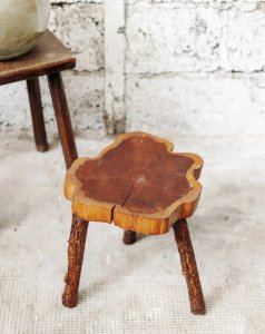 Regis, le tabouret bicolore N°484