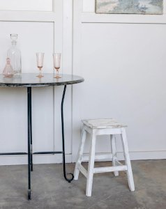 Regis, the white wooden stool No. 495