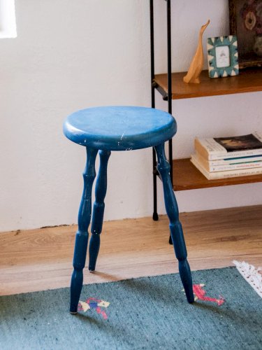Regis, le tabouret bleu N°585