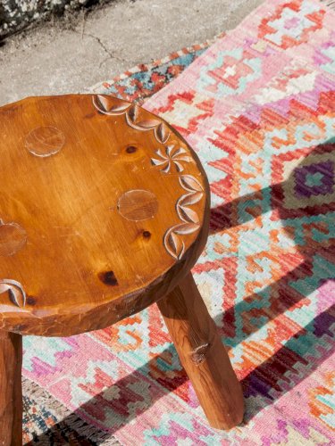 Regis, le tabouret brutaliste N°436