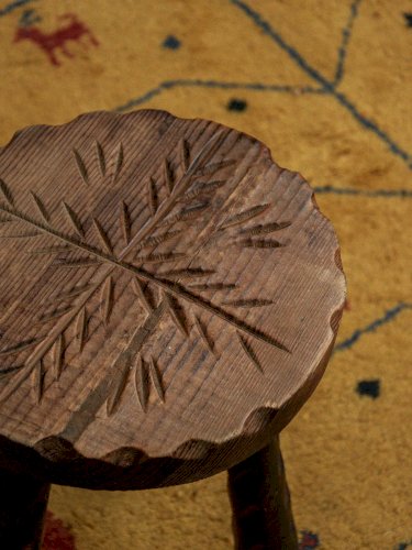 Regis, le tabouret brutaliste N°636