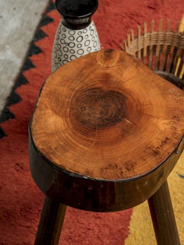 Regis, le tabouret brutaliste N°637