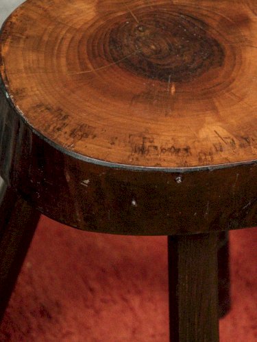 Regis, le tabouret brutaliste N°637