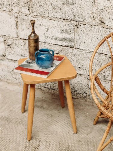 Regis, le tabouret carré en bois N°562