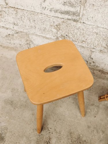 Regis, le tabouret carré en bois N°562