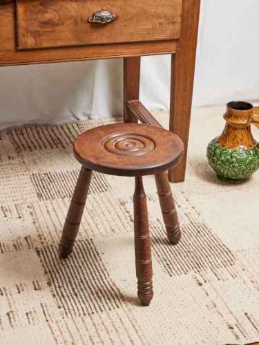 Regis, le tabouret en bois foncé N°818