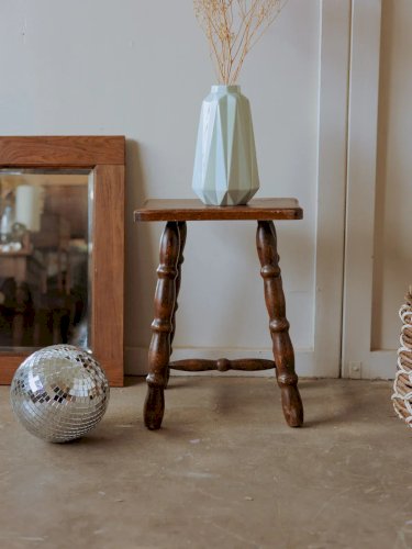 Regis, le tabouret en bois foncé N°844