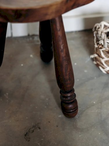 Regis, le tabouret en bois N°111