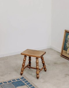 Regis, le tabouret en bois N°127