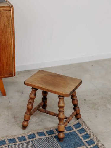 Regis, le tabouret en bois N°127