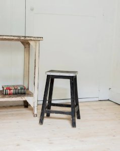 Regis, the wooden stool No. 130