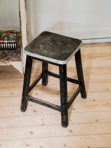 Regis, le tabouret en bois N°130