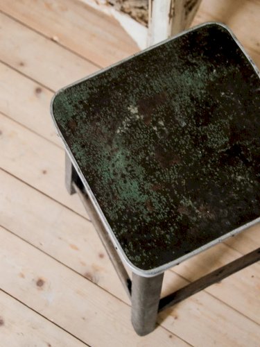 Regis, le tabouret en bois N°130