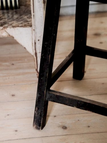 Regis, le tabouret en bois N°130