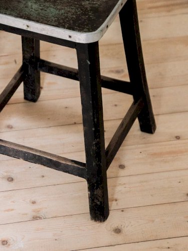 Regis, le tabouret en bois N°130