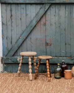 Regis, the wooden stool No. 229