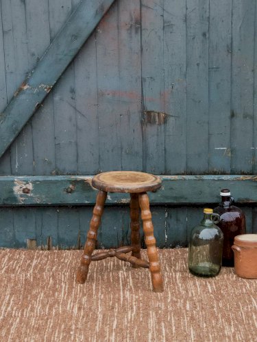 Regis, le tabouret en bois N°229