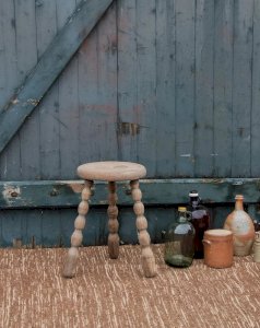 Regis, the wooden stool No. 230