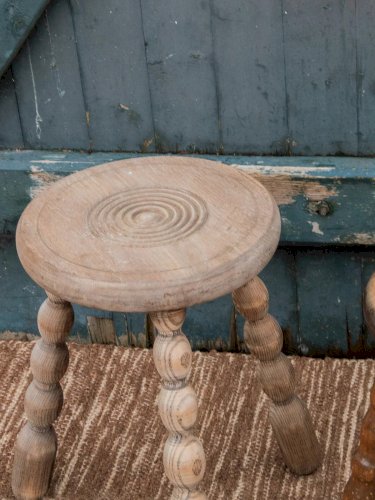 Regis, le tabouret en bois N°230