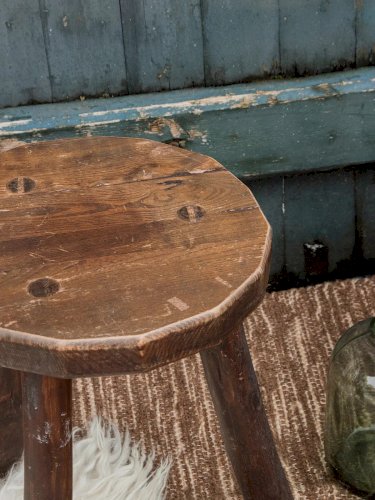 Regis, le tabouret en bois N°242