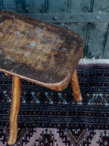 Regis, le tabouret en bois N°300