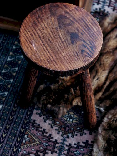 Regis, le tabouret en bois N°393