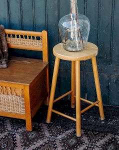 Regis, le tabouret en bois N°430