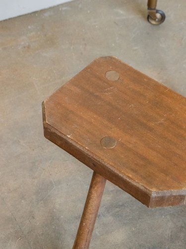 Regis, le tabouret en bois N°476