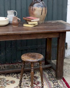 Regis, the wooden stool No. 479