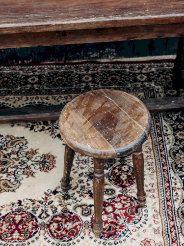 Regis, le tabouret en bois N°479