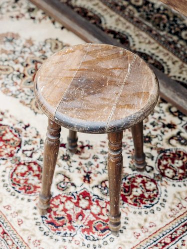 Regis, le tabouret en bois N°479