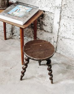 Regis, the wooden stool No. 481