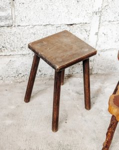 Regis, the wooden stool No. 482
