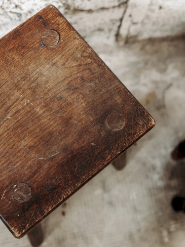 Regis, le tabouret en bois N°482