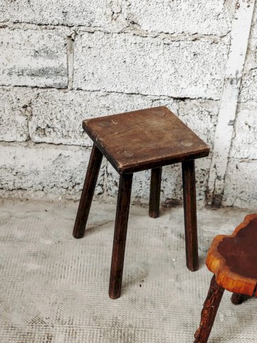 Regis, le tabouret en bois N°482