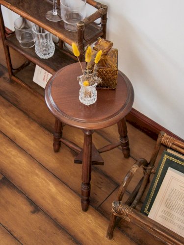 Regis, le tabouret en bois N°589