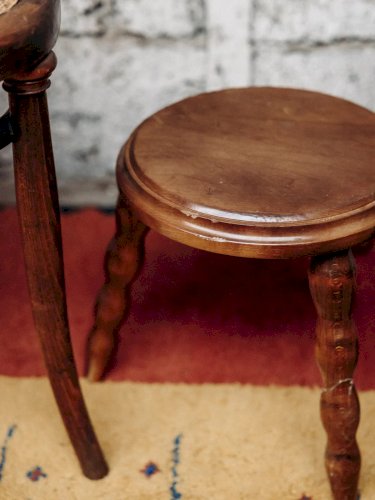 Regis, le tabouret en bois N°594