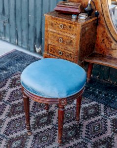 Regis, the wooden stool No. 601