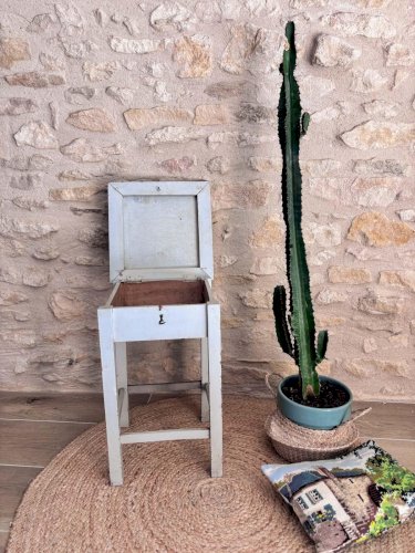 Regis, le tabouret en bois N°608