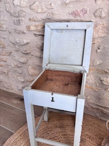 Regis, le tabouret en bois N°608