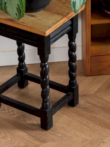 Regis, le tabouret en bois N°672