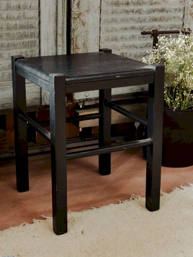 Regis, le tabouret en bois N°675