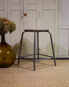 Regis, the wooden stool No. 776