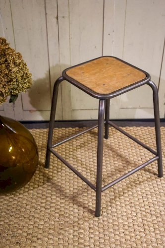 Regis, le tabouret en bois N°776